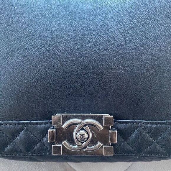 Chanel Black Calfskin Medium Boy Reverso Bag - Picture 5 of 11